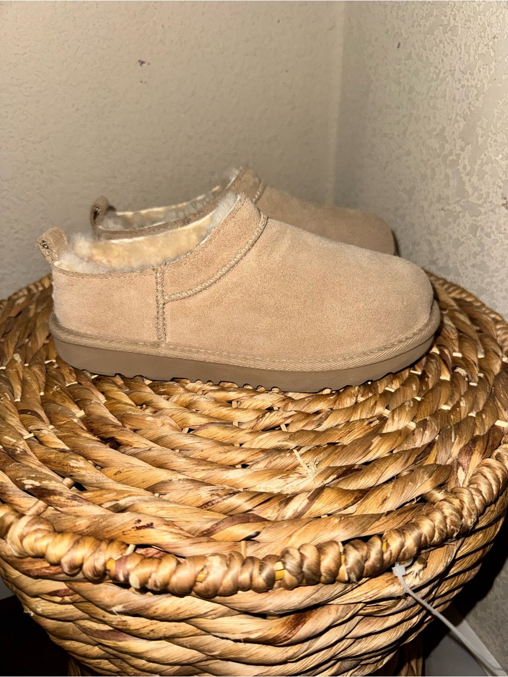UGG Kids Tan Shearling-Lined Slip-On Mittens Ugg classic micro new no box